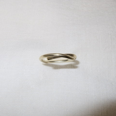 curved gold ring